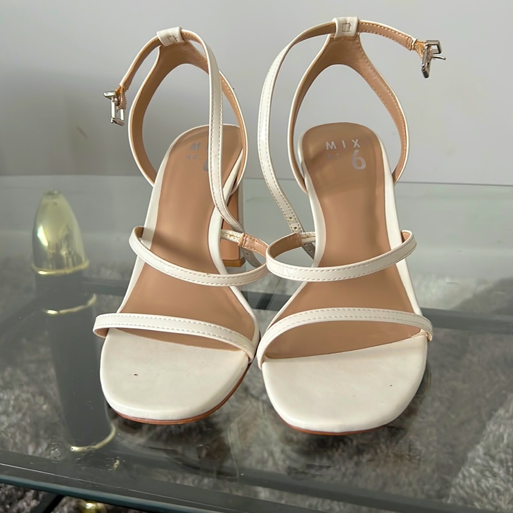 Mix No 6 white shoes, 7M